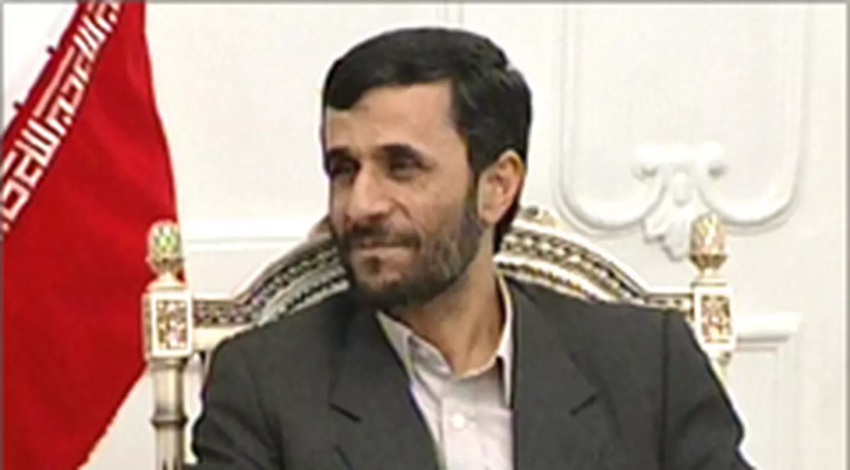 Mahmoud Ahmadinejad tratează pe toată lumea drept "idioată"