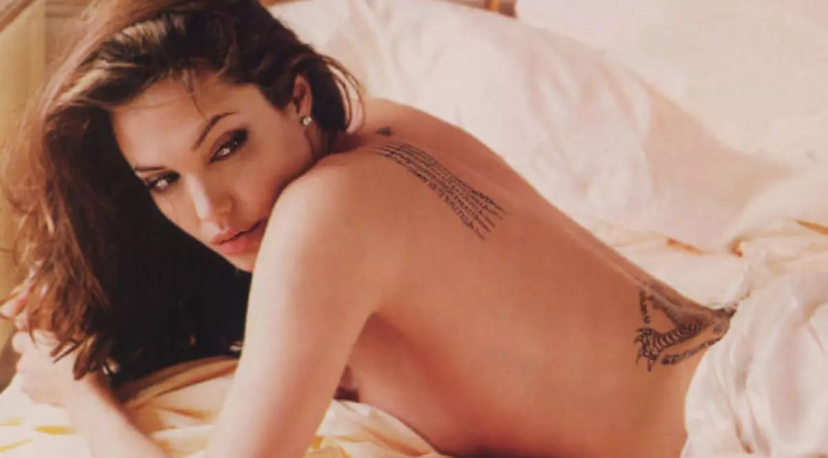 Tăticul Playboy, leşinat după Angelina Şi Scarlett Johansson