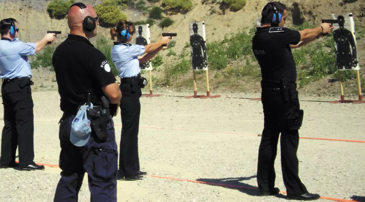 Ai noştri fac «legea» în Kosovo