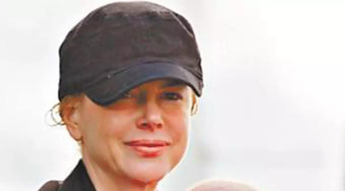 Prima poză cu fetiţa lui Nicole Kidman