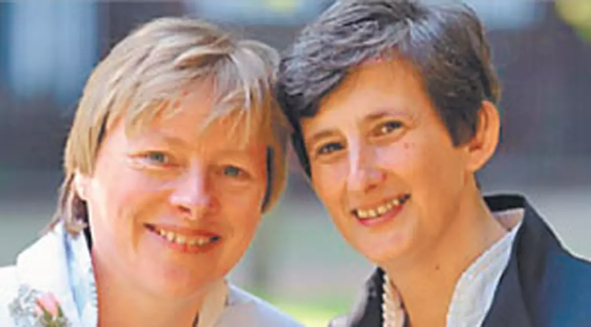 O deputată britanică s-a căsătorit cu prietena ei