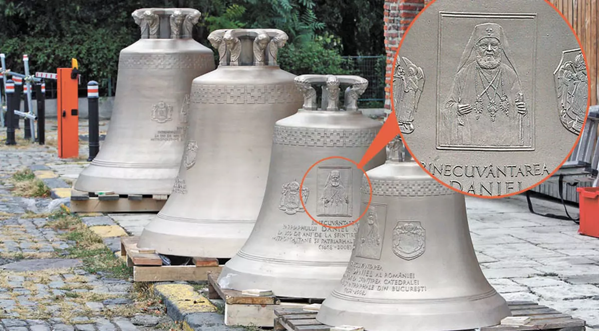 Şi-a făcut clopote cu chipul său