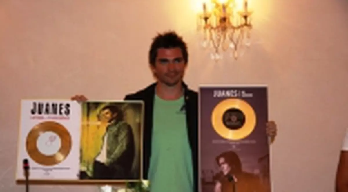 Juanes a primit Discurile de Aur si Platina la Bucuresti!