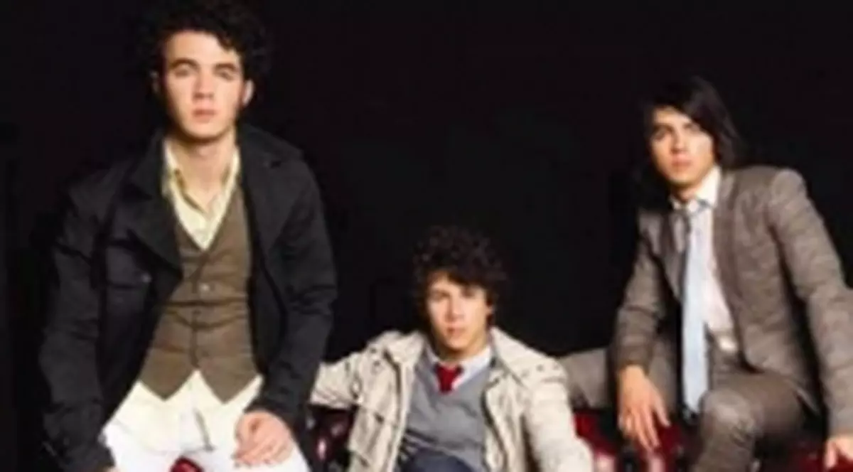Jonas Brothers intra in istorie!