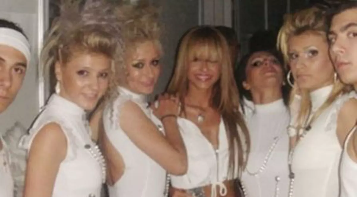 Anda Adam şi-a montat microfoane în maşină