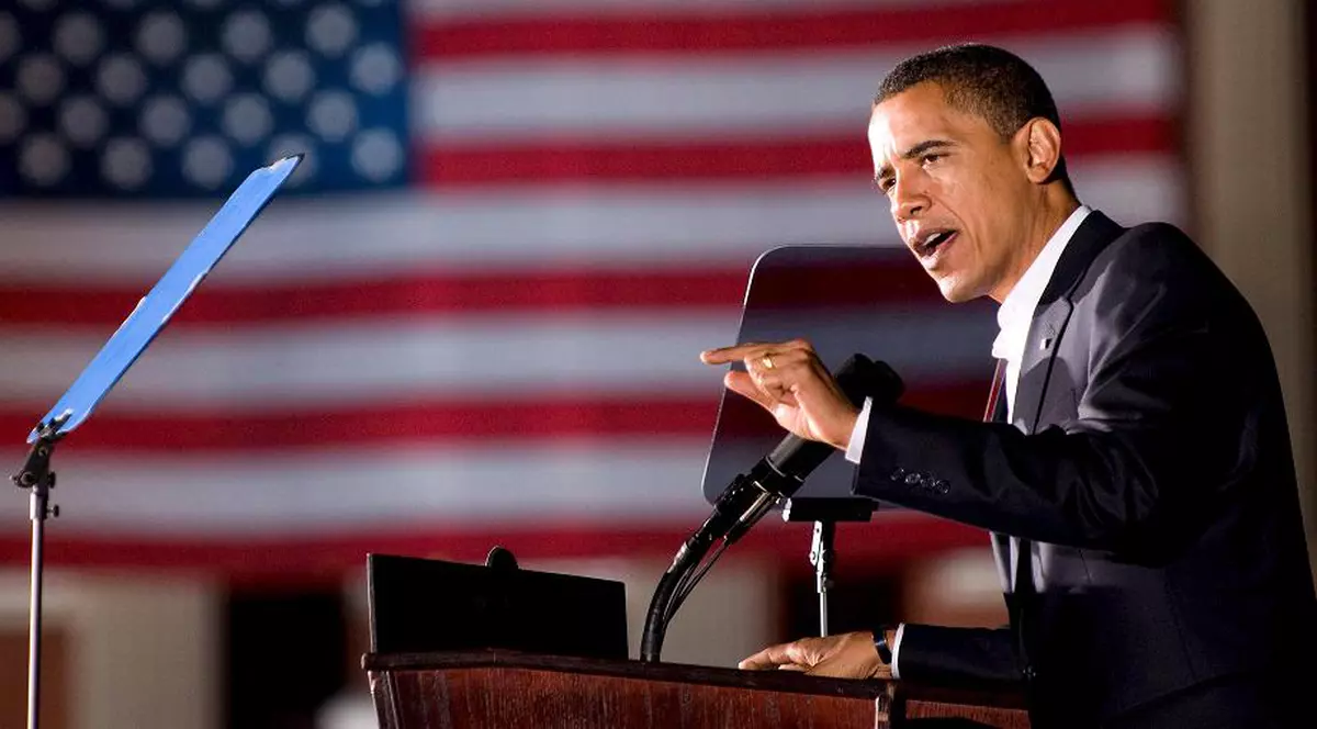 Obama ia pauză de la campanie pentru a-şi vizita bunica