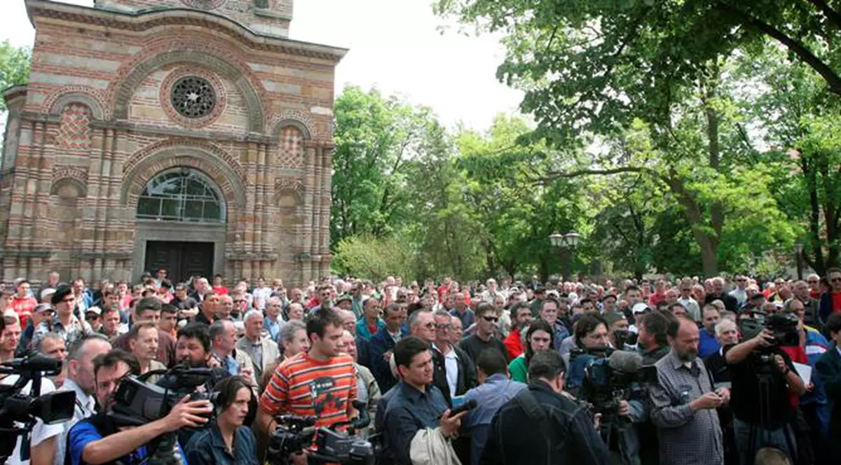 Sute de oamenii s-au călcat în picioare pe Dealul Mitropoliei