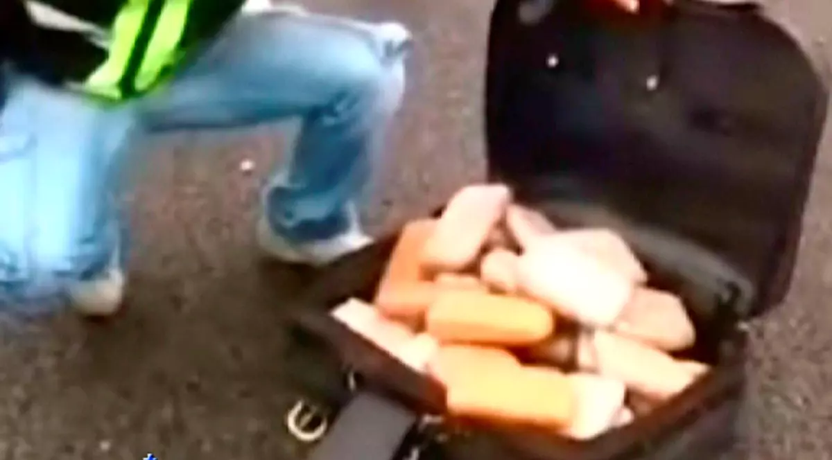 Un italian şi doi români arestaţi pentru trafic de droguri