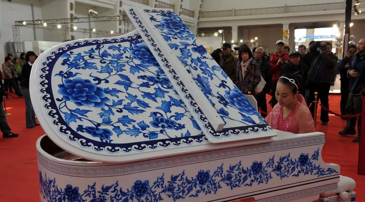 Pianul...bibelou de porţelan!