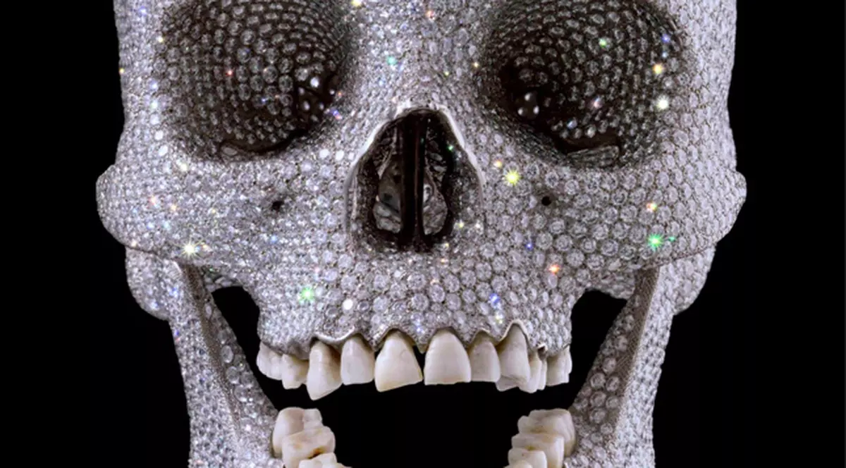 Craniu încrustat cu diamante, expus la Amsterdam