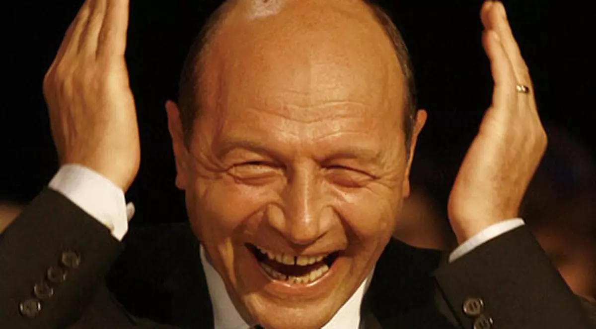 Băsescu ovaţionat în Spania