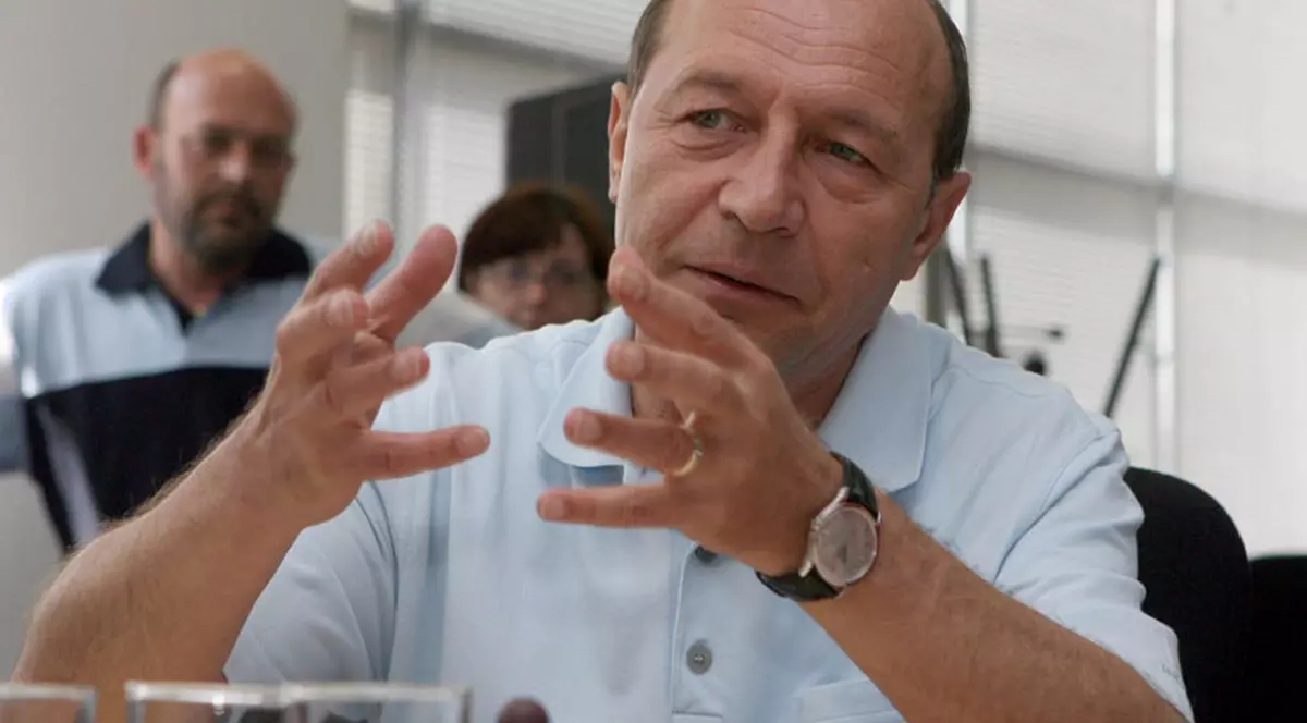 Băsescu: "După alegeri se va face curăţenie în rândul consulilor români"