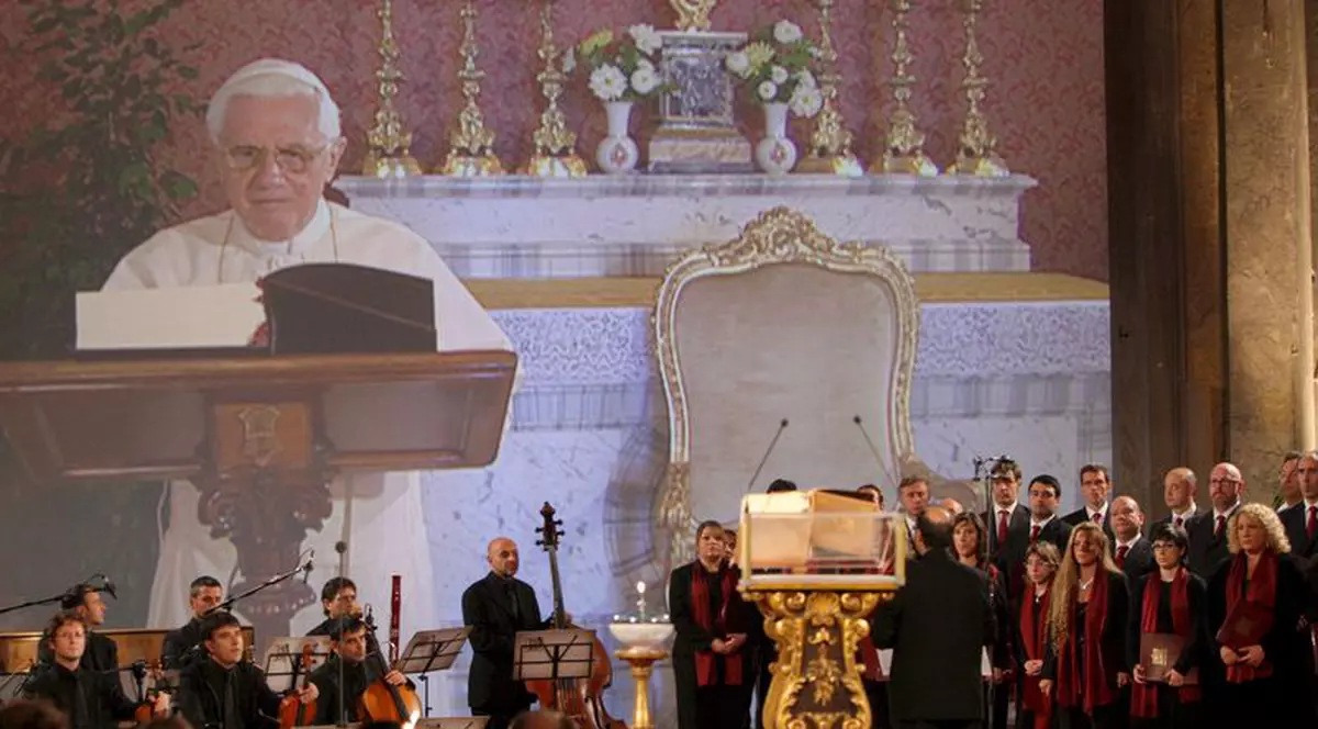 Biblia citită integral într-un maraton televizat lansat de Papă!