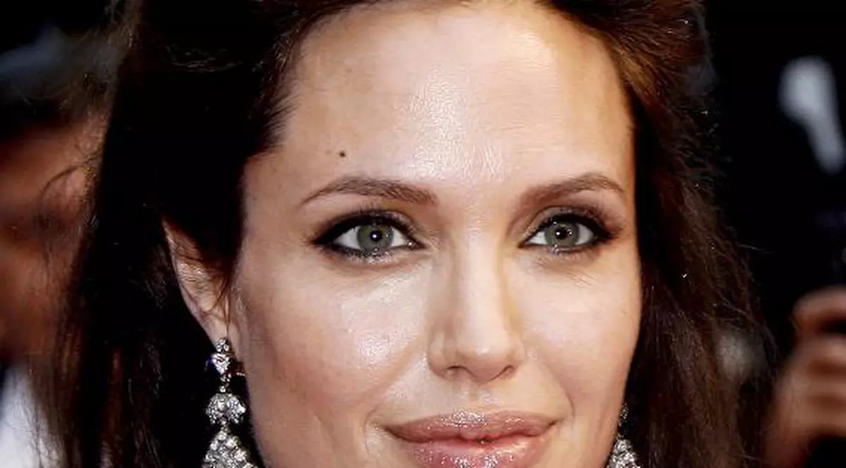 Angelina, mai strălucitoare ca niciodată!