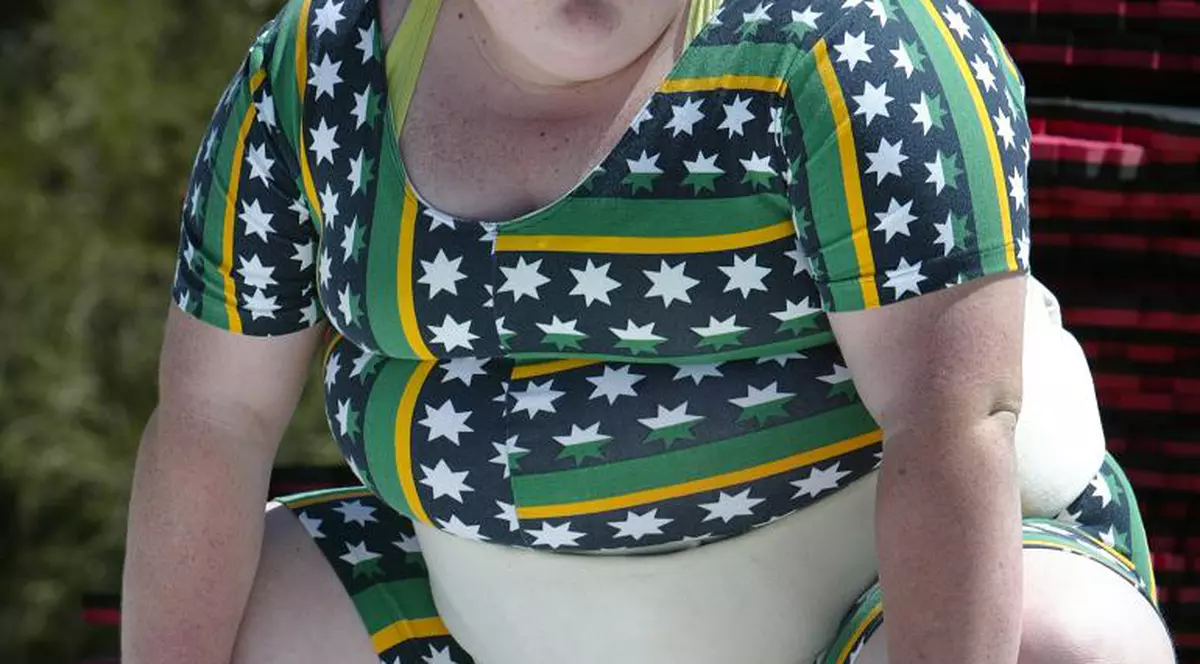 Are 14 ani, 127 de kilograme şi e foarte tare la sumo