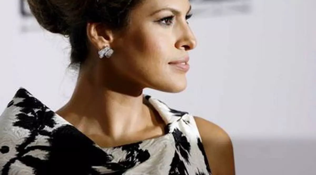 Eva Mendes, întâlnire romantică cu un câine