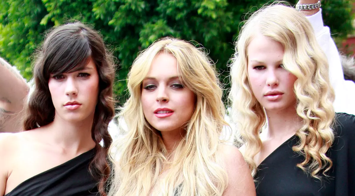  Lindsay şi Samantha se iubesc în văzul lumii