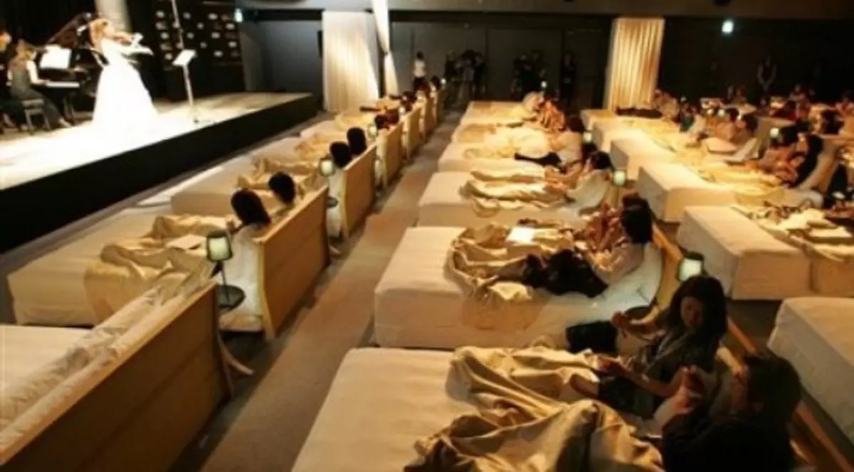 Concert ”în pat”