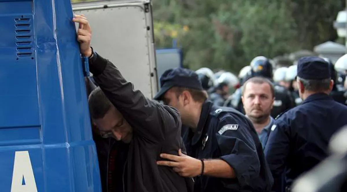 Neo-nazişti români, arestaţi la Belgrad
