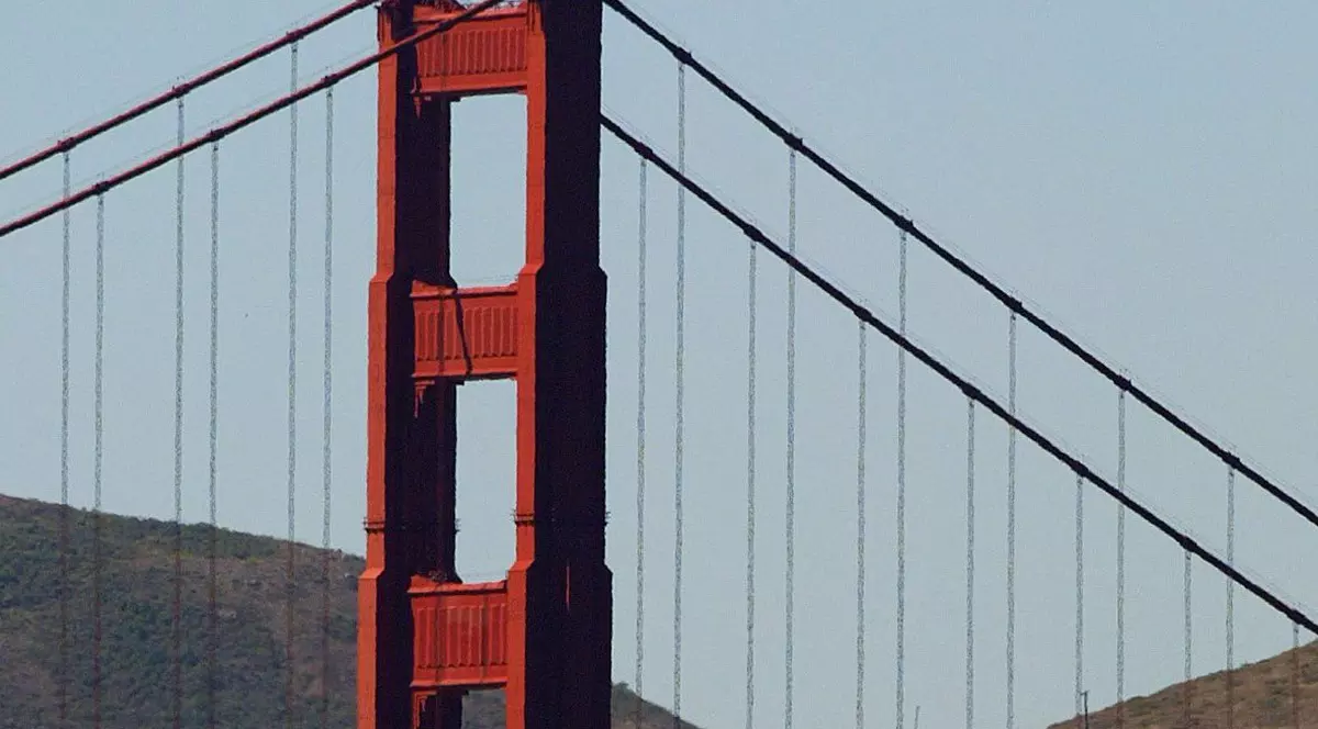 Americanii previn sinuciderile de pe Golden Gate