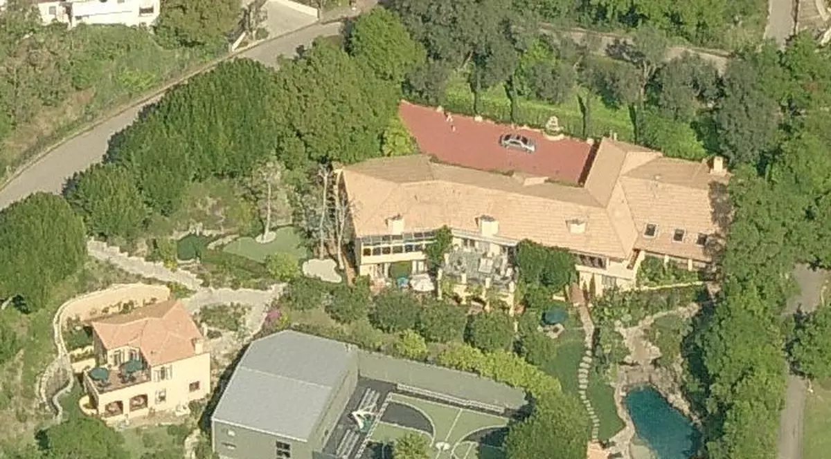 Mark Wahlberg dă casa din Beverly Hills pe una de 35 milioane $!