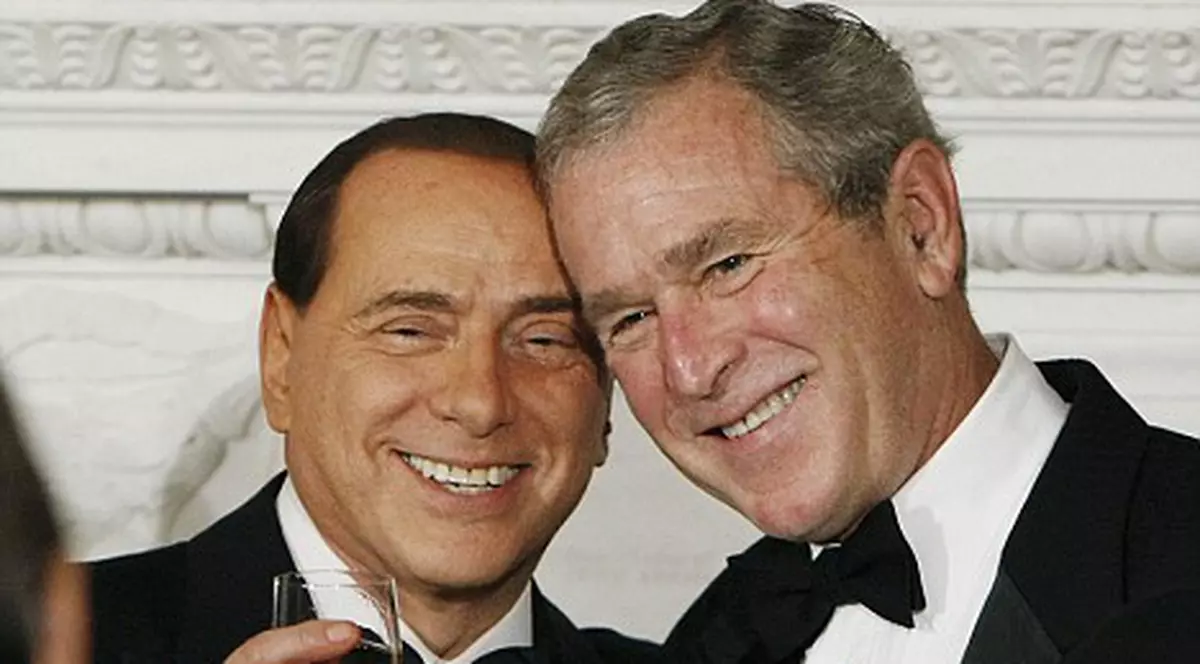 Ce tandru e George Bush cu Berlusconi!