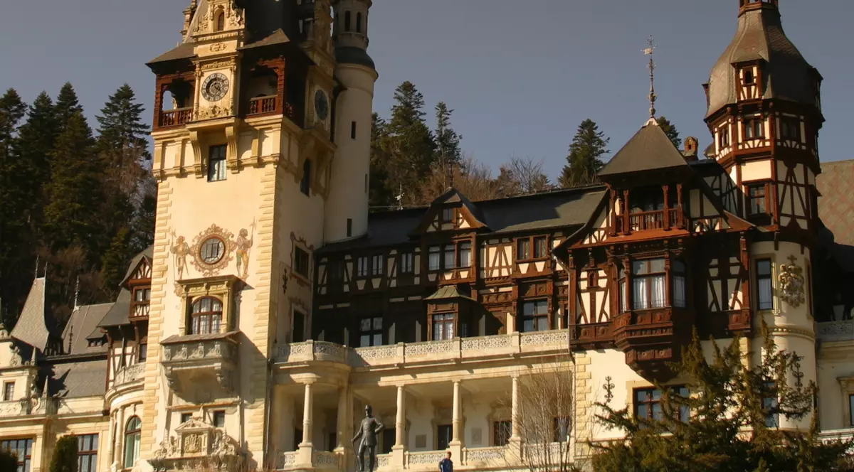 Castelul Pelişor, închis temporar publicului