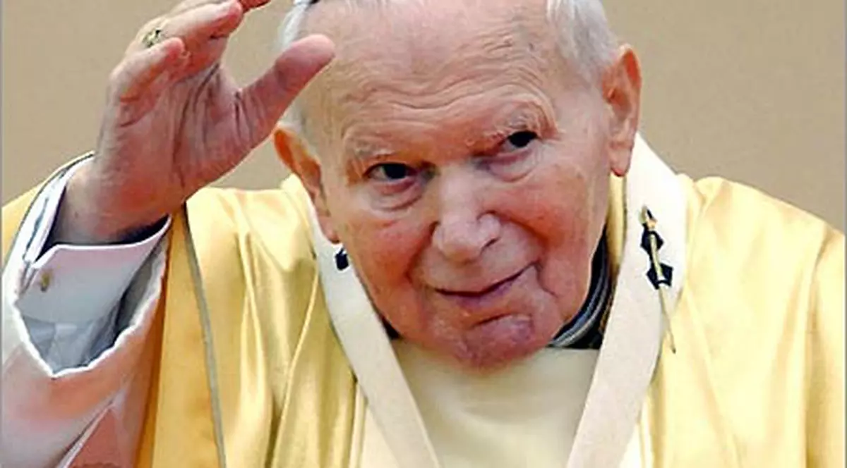 Papa Ioan Paul al II-lea, rănit prin înjunghiere în 1982