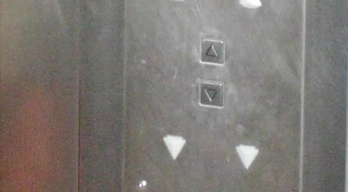 Căzut în casa liftului