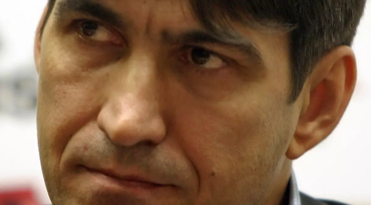 Piţurcă săltat ca-n filme de DNA, de pe scara avionului!