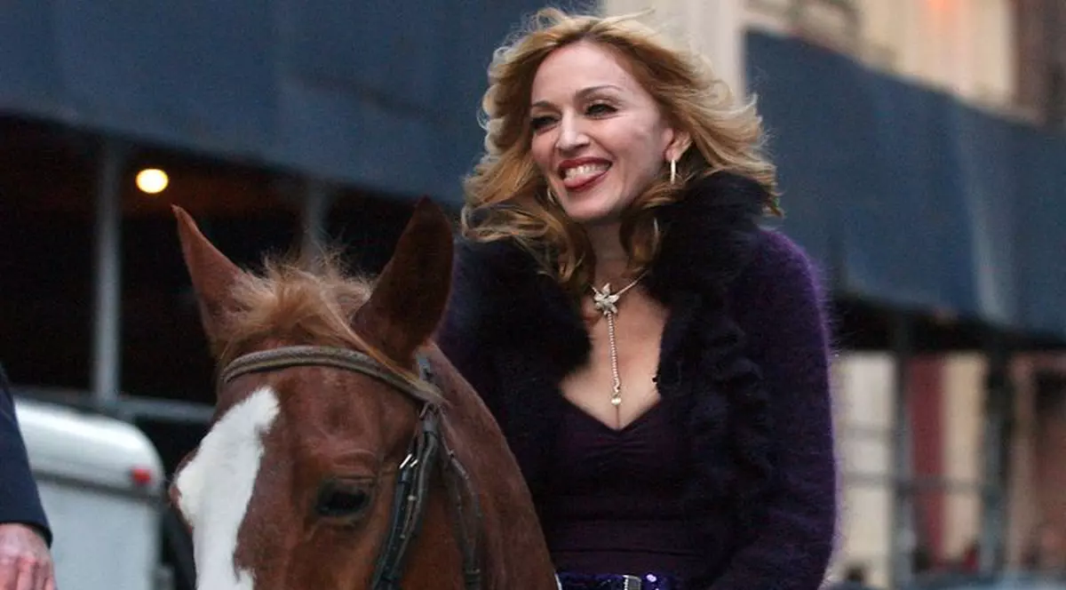 Căzătura Madonnei de pe cal a stârnit divorţul de Guy Ritchie