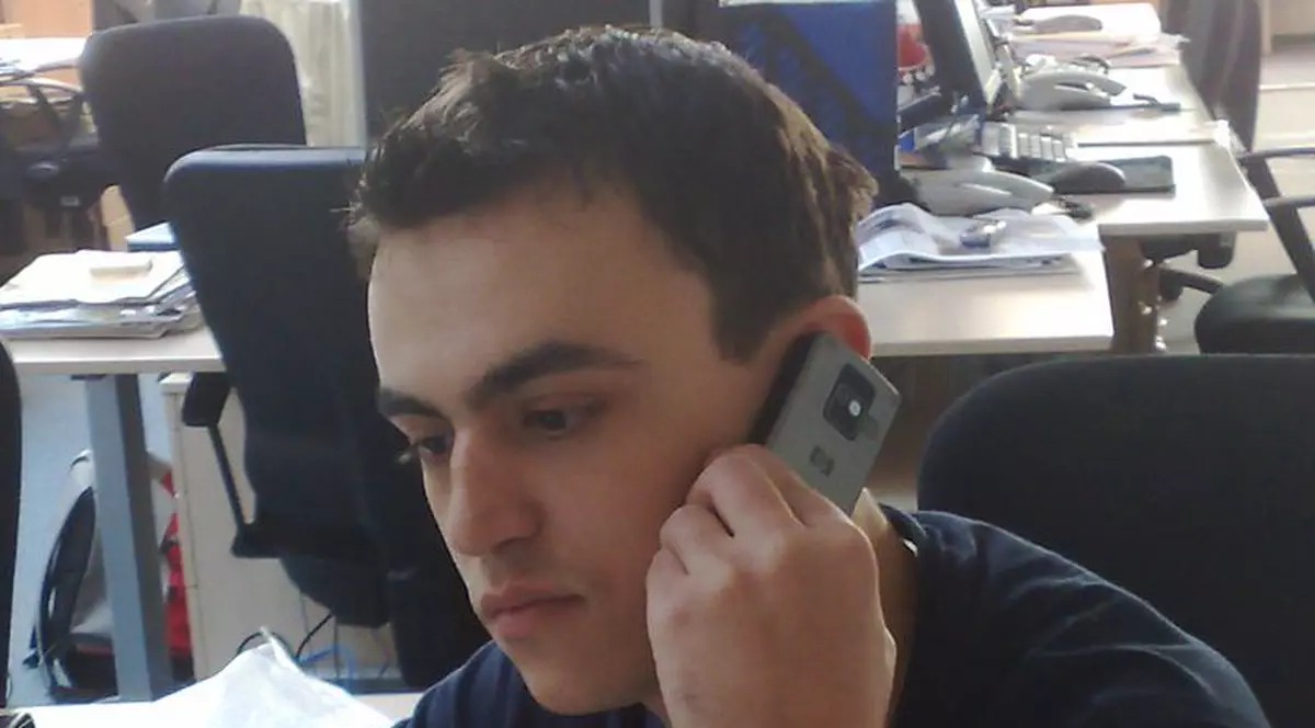 Telefoanele mobile pot provoca erupţii alergice