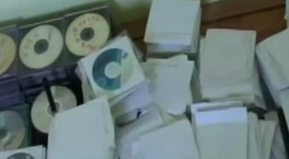 Laborator clandestin de piratat filme şi jocuri în Baia Mare