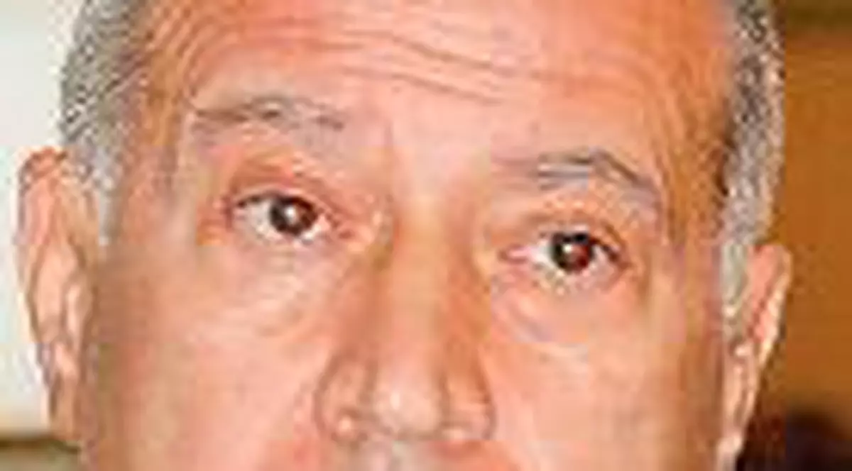 Dan Voiculescu îi ironizează pe Băsescu şi Tăriceanu