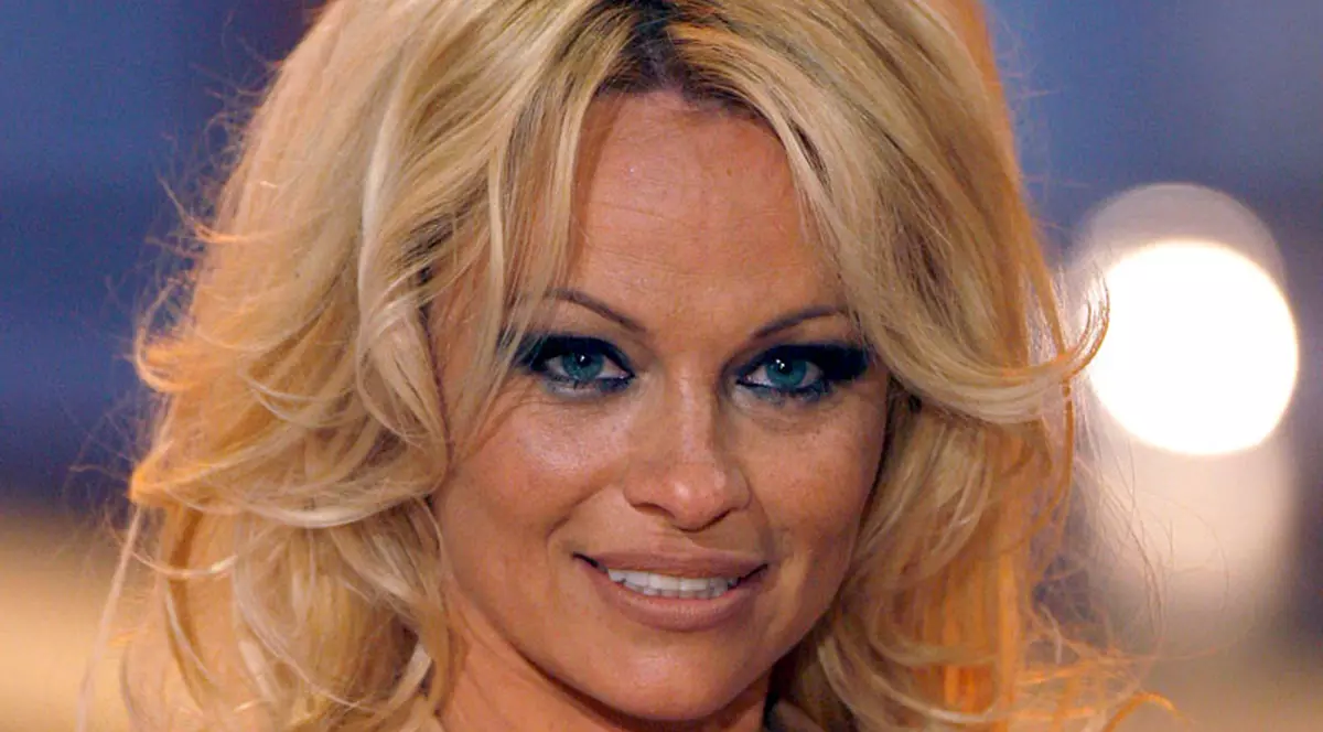 Pamela Anderson, în descompunere
