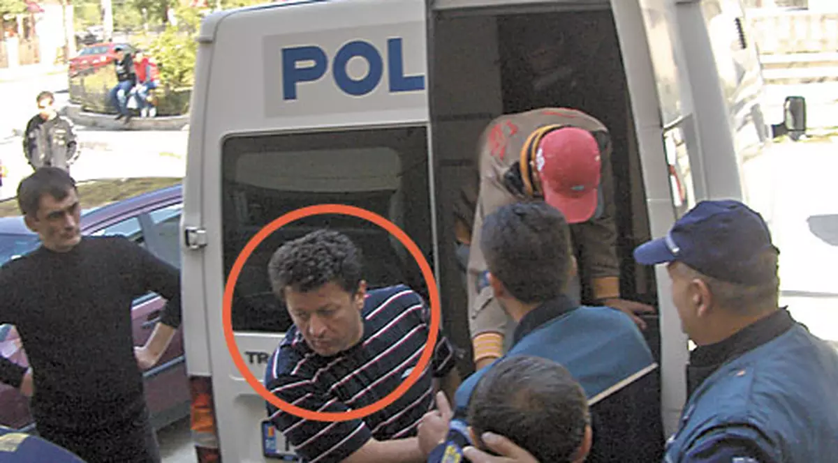 Un consilier local a bătut patru poliţişti