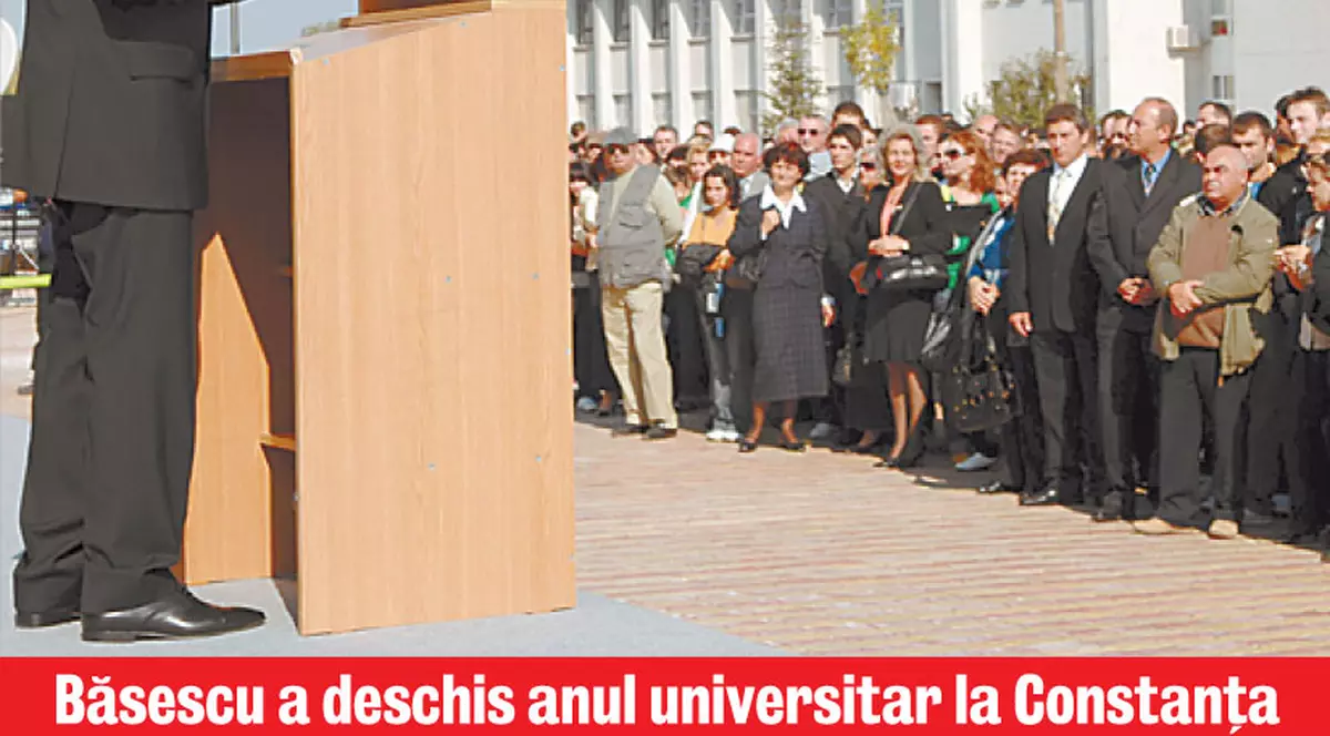 S-au înghesuit să câştige voturile studenţilor