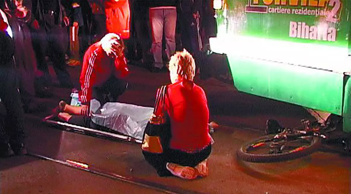 Copil de 13 ani izbit de tramvai