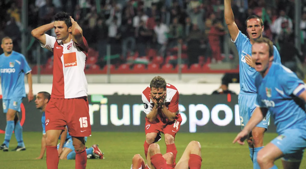 Să vă fie ruşine!