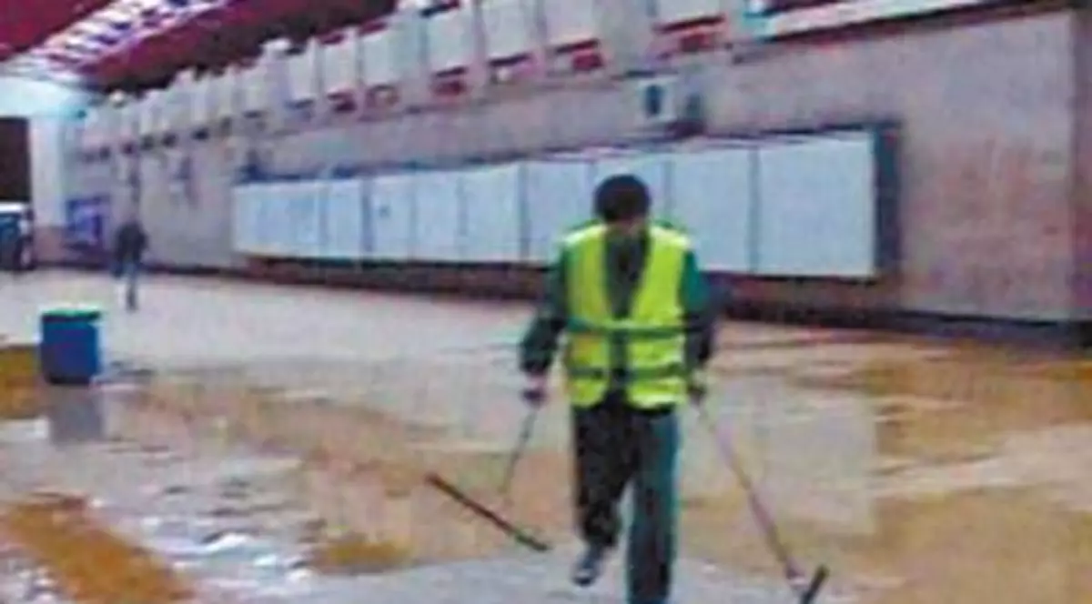 Ia-ţi umbrela cu tine, că te plouă în Gara de Nord!