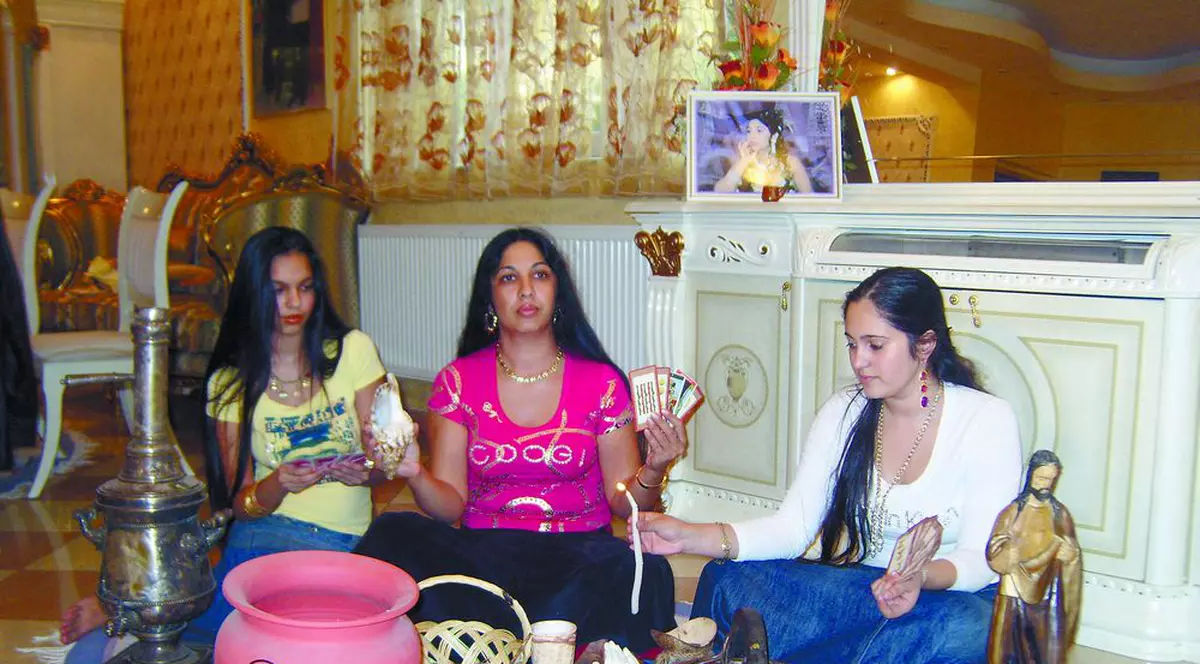 «I s-au făcut farmece să se despartă»