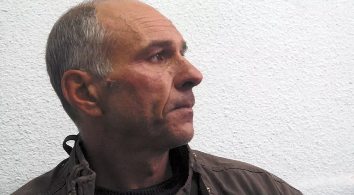 Tatăl asasin îşi toca în bătaie copilul şi nevasta