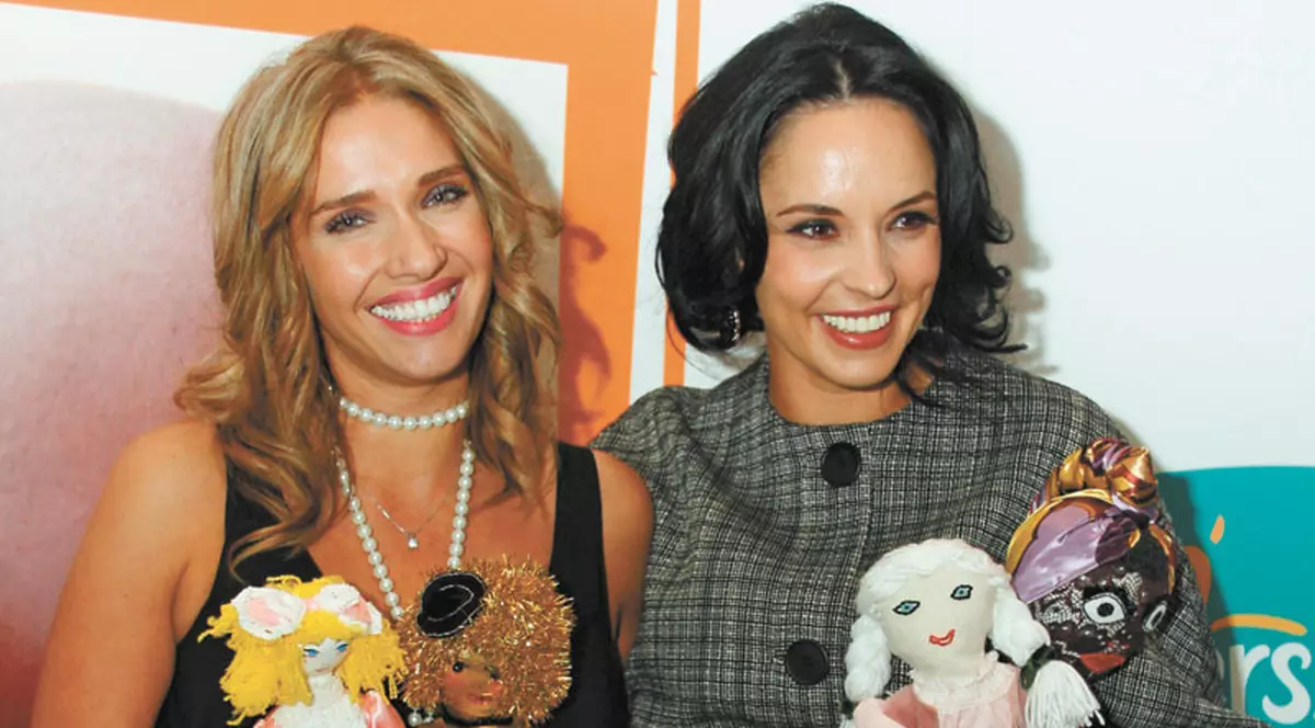 Andreea Marin, gazda unei licitaţii de păpuşi