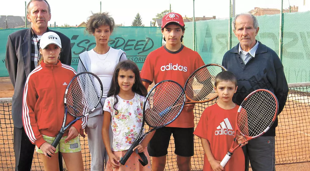 Campioni la tenis, care stau în beci