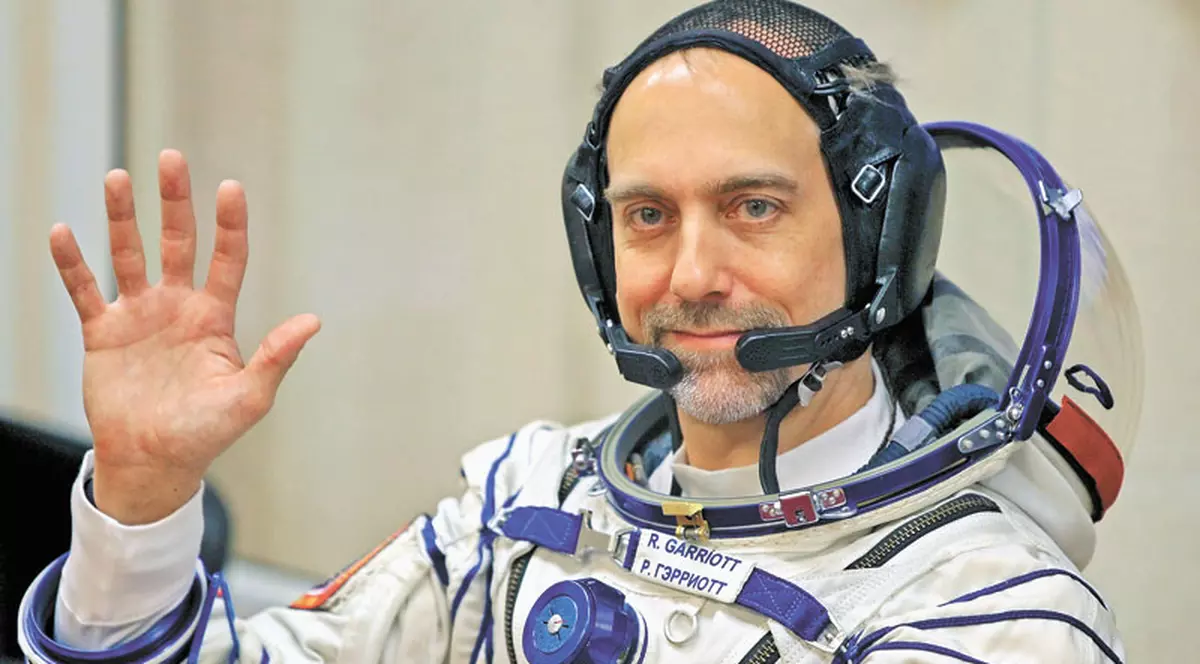 A dat 36.000.000 $ ca să zboare în spaţiu