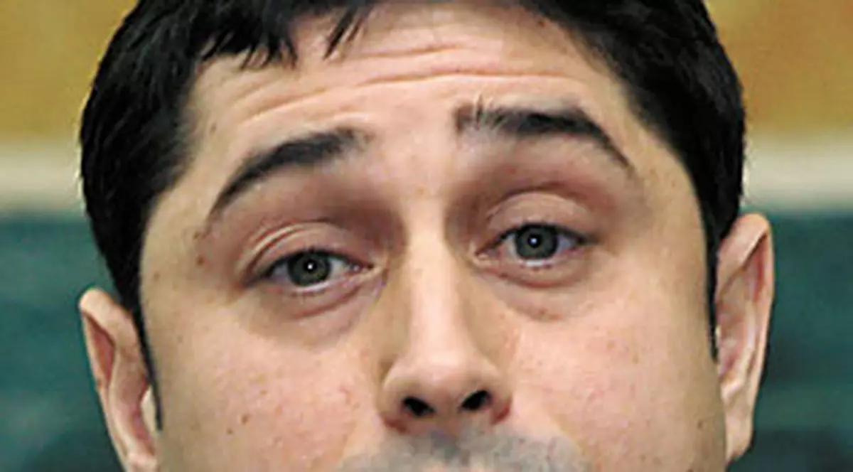 "Contractul 'Loganuri la suprapreţ' e o cheltuială iresponsabilă"