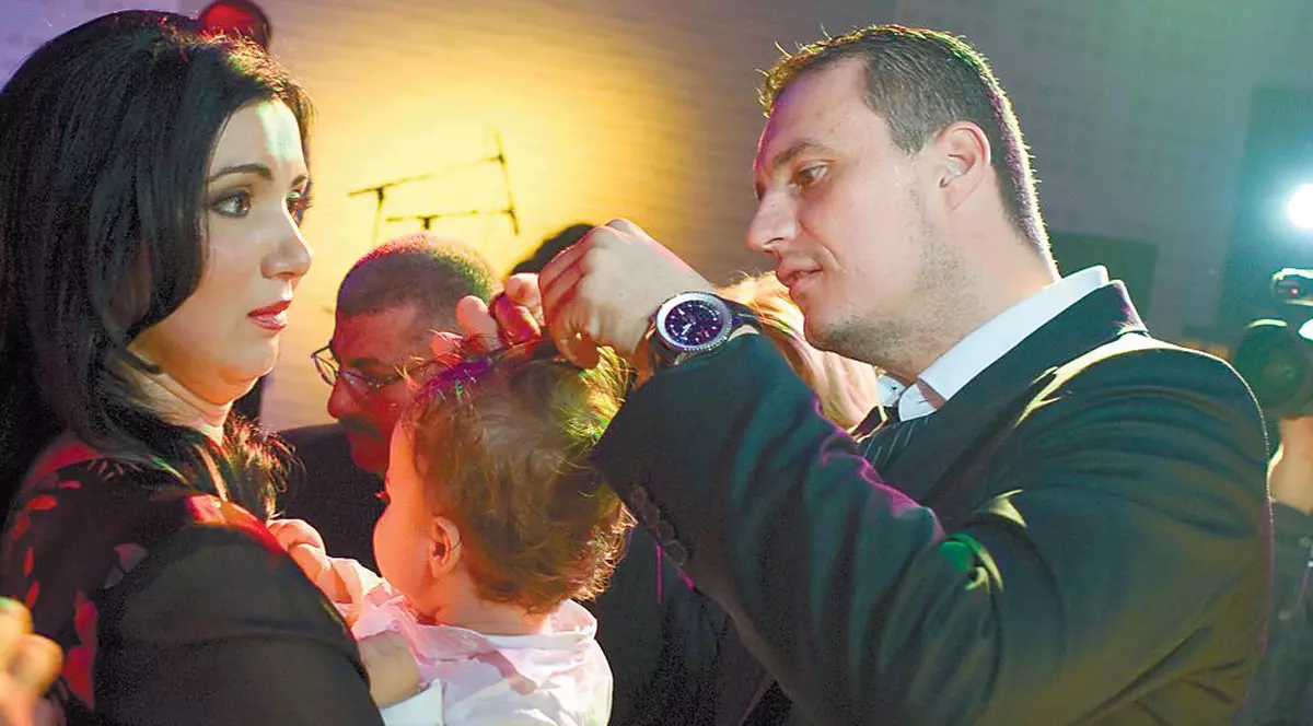 Au umplut o cameră cu cadouri