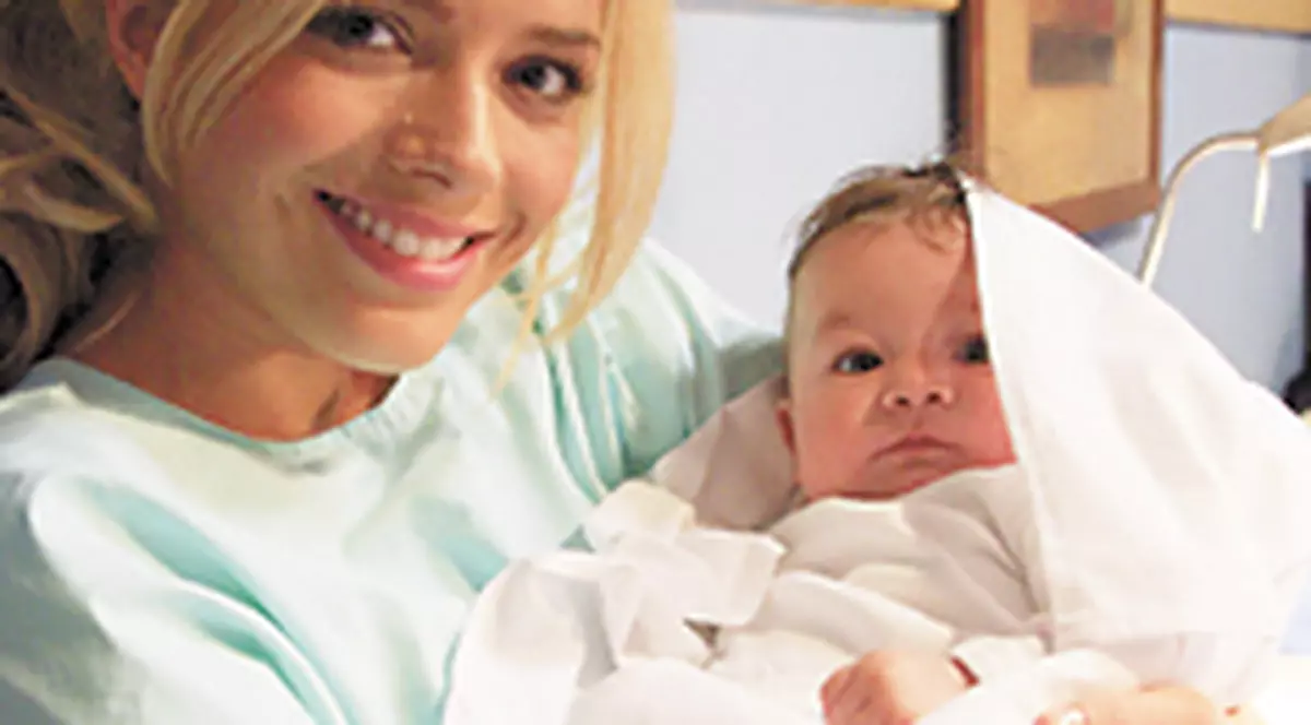 Alexandra Dinu a născut... în serial