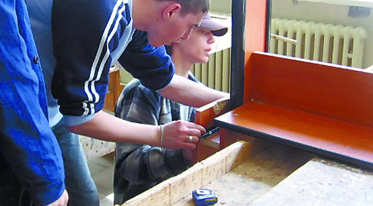 Copiii căpşunarilor pleacă după părinţi