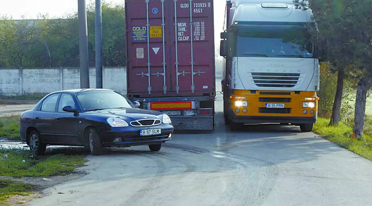 Au blocat strada cu TIR-urile